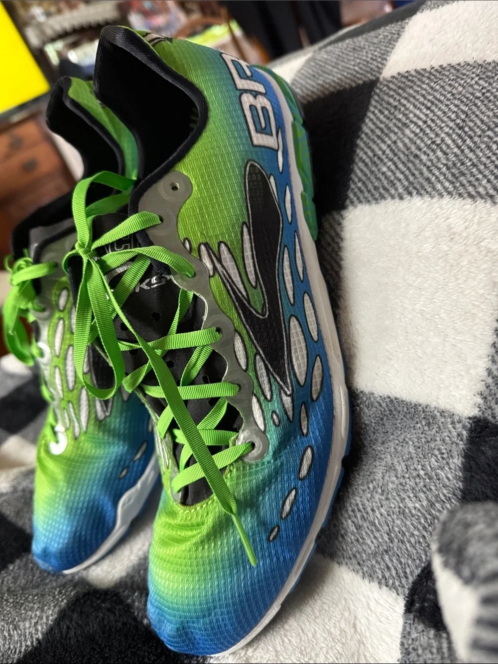 Brooks Mach Blue Green cross country Running Shoes with Neon Green Laces 11.5